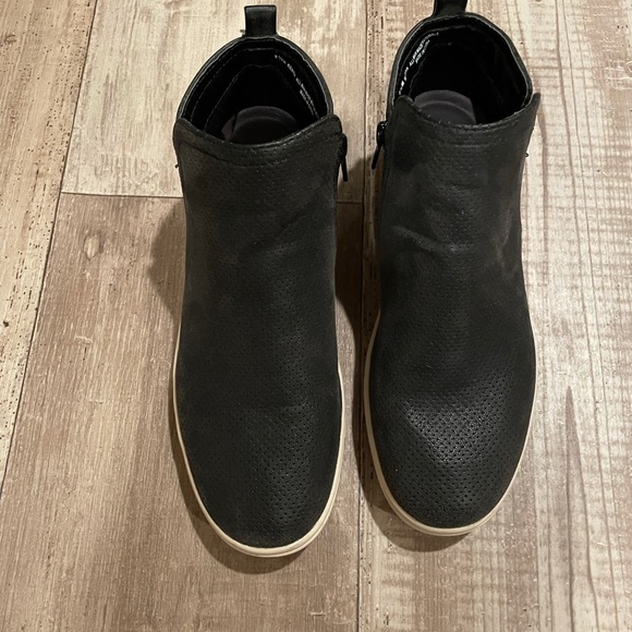 Women’s True Craft Black Ankle Zip Sneakers - Picture 13 of 14